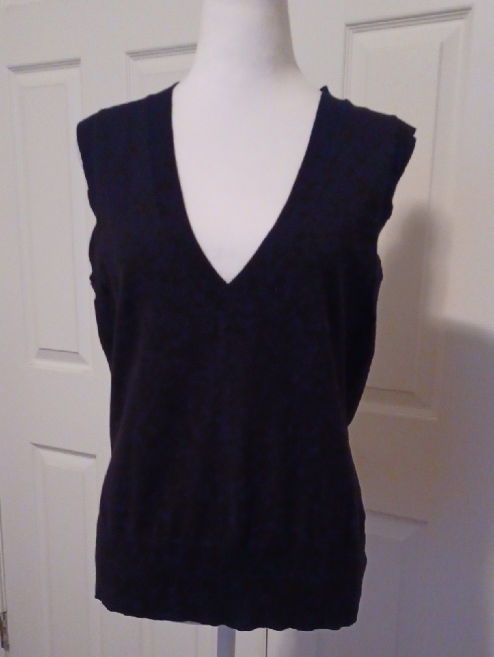 <> Banana Repablic Black Sleeveless V-Neck Knit Top